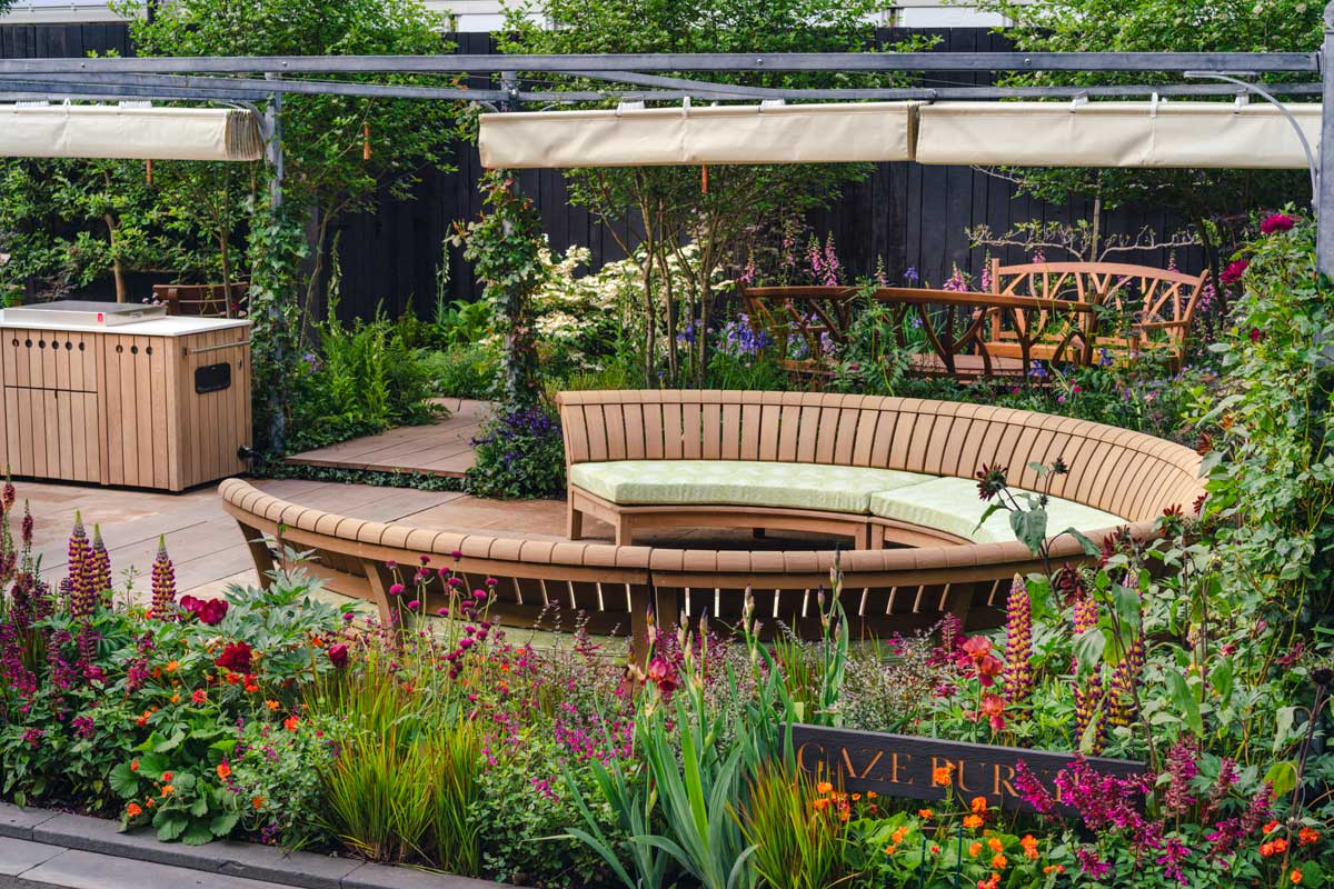 Curved-Splash-Lounge